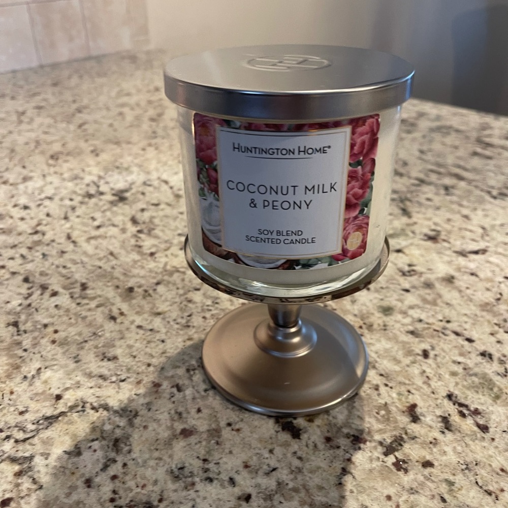 Coconut Milk And Peony Soy Blend Candle